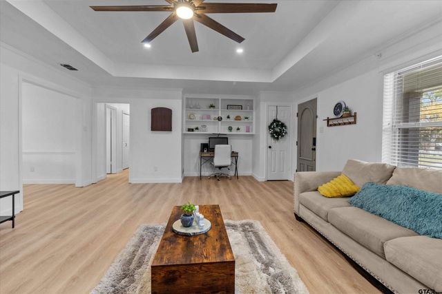 10801 Harvest Wood Dr, Tyler, TX 75703
