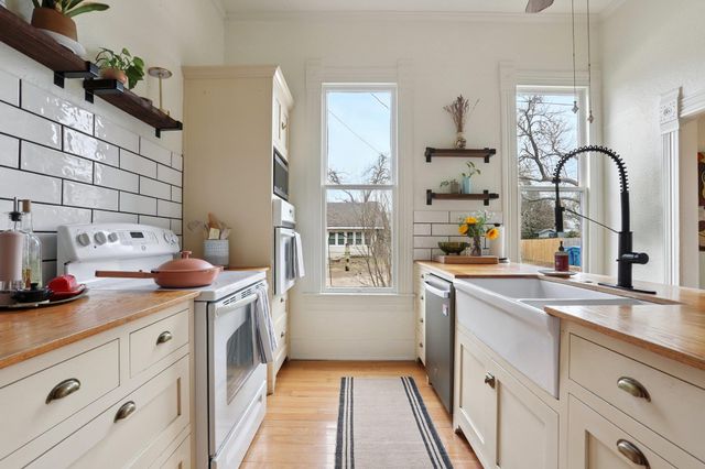 109 Taylor RD, Elgin, TX 78621