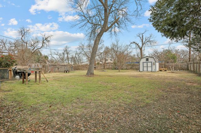 109 Taylor RD, Elgin, TX 78621