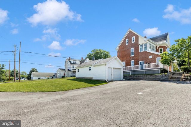 140 N GRANT ST, Waynesboro, PA 17268