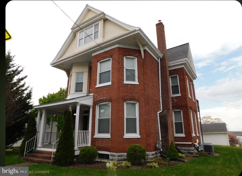 140 N GRANT ST, Waynesboro, PA 17268