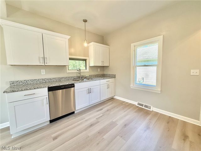 41 Dewhurst Avenue, Bedford, OH 44146