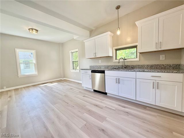 41 Dewhurst Avenue, Bedford, OH 44146