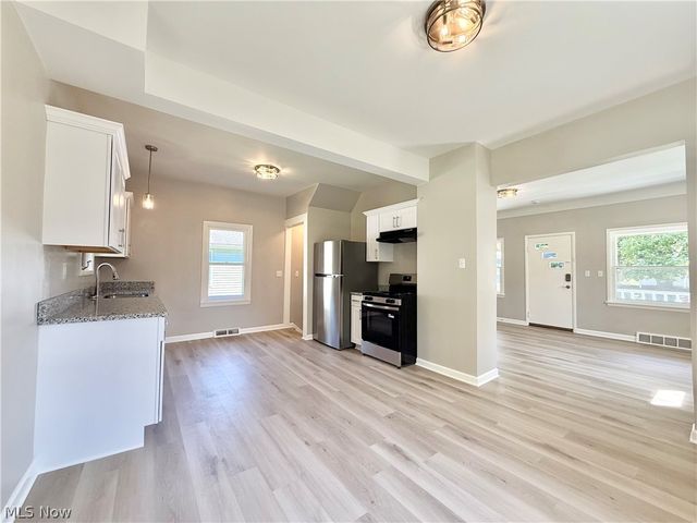 41 Dewhurst Avenue, Bedford, OH 44146