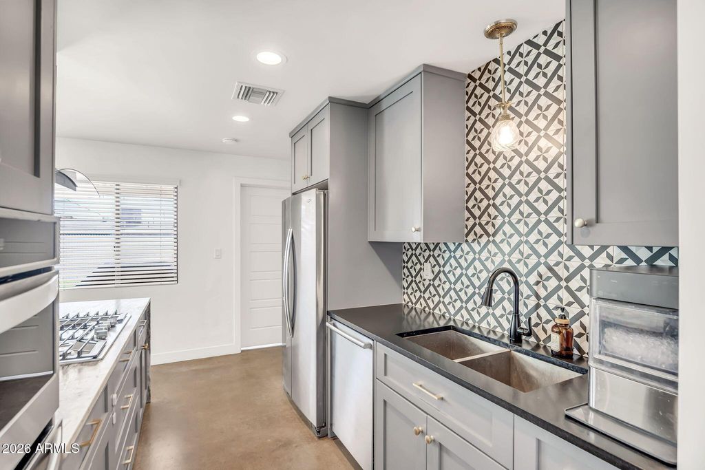 1225 E SELDON Lane, Phoenix, AZ 85020 — photo 4