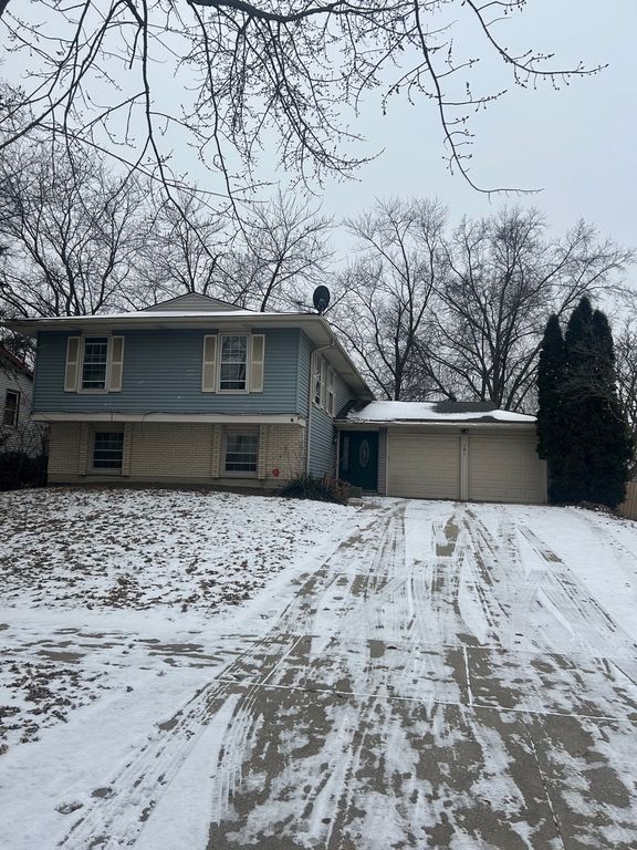101 Oakwood Drive, Bolingbrook, IL 60440