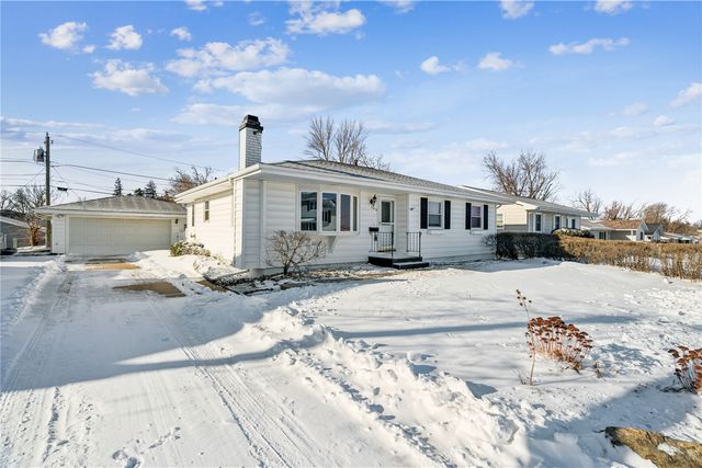 3013 Sue Lane NW, Cedar Rapids, IA 52405