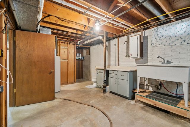 3013 Sue Lane NW, Cedar Rapids, IA 52405