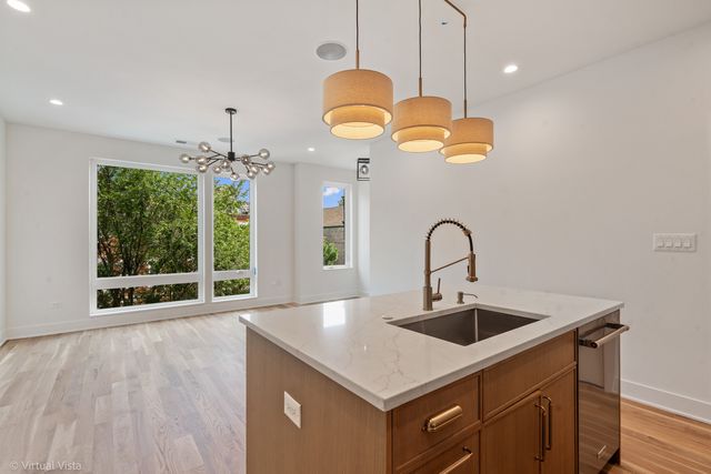 1530 W 18th Place 2, Chicago, IL 60608