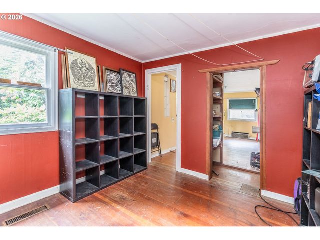 4921 Se GLENWOOD St, Portland, OR 97206