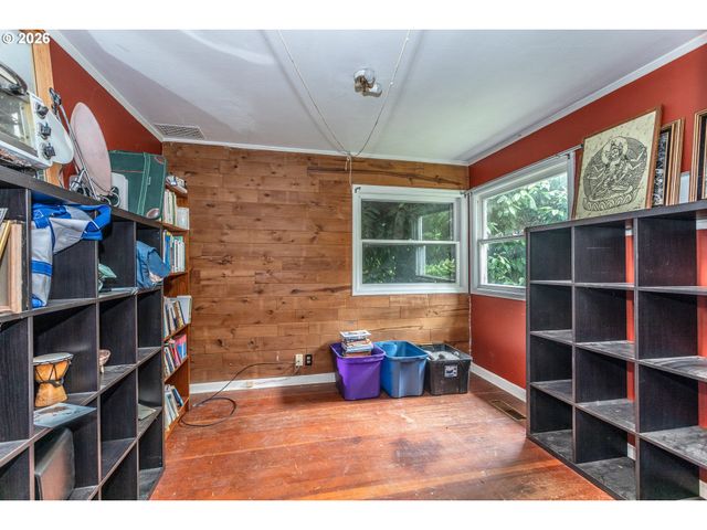4921 Se GLENWOOD St, Portland, OR 97206