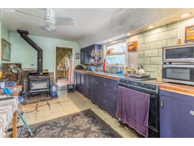 4921 Se GLENWOOD St, Portland, OR 97206