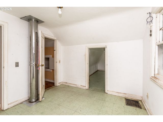4921 Se GLENWOOD St, Portland, OR 97206