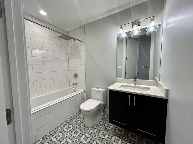 2303 W Wilcox Street 4N, Chicago, IL 60612