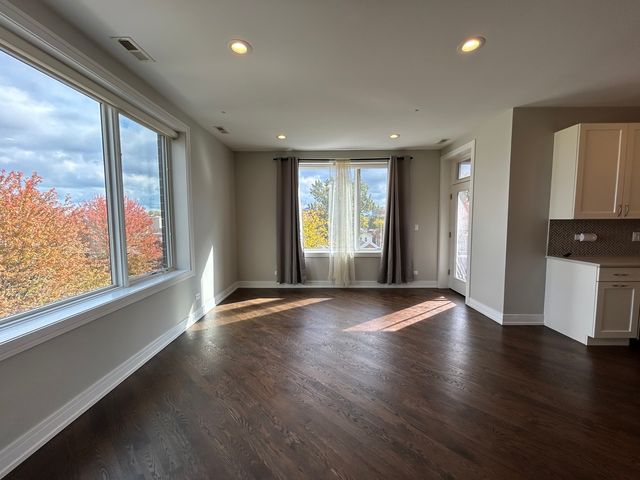 2303 W Wilcox Street 4N, Chicago, IL 60612