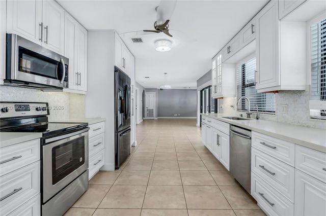 18201 SW 70th Pl, Southwest Ranches, FL 33331