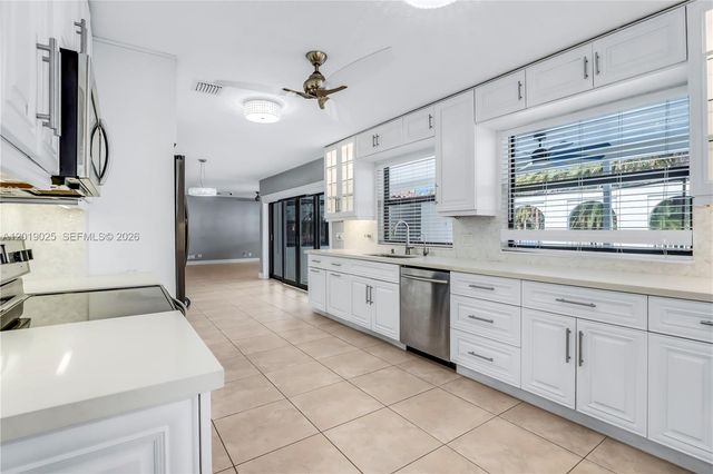 18201 SW 70th Pl, Southwest Ranches, FL 33331