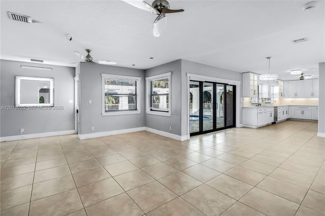 18201 SW 70th Pl, Southwest Ranches, FL 33331
