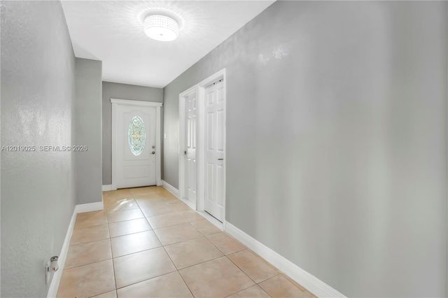 18201 SW 70th Pl, Southwest Ranches, FL 33331