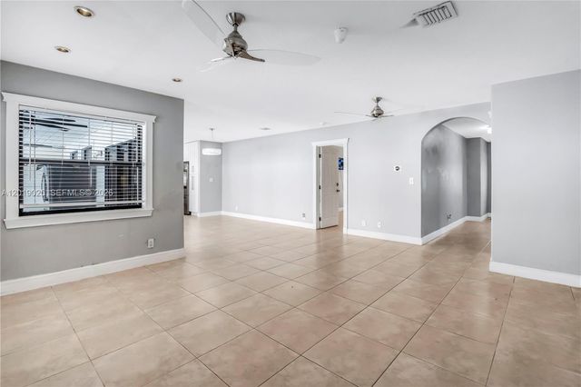 18201 SW 70th Pl, Southwest Ranches, FL 33331