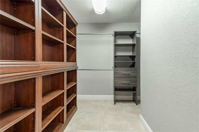 18201 SW 70th Pl, Southwest Ranches, FL 33331