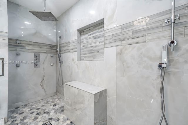 18201 SW 70th Pl, Southwest Ranches, FL 33331