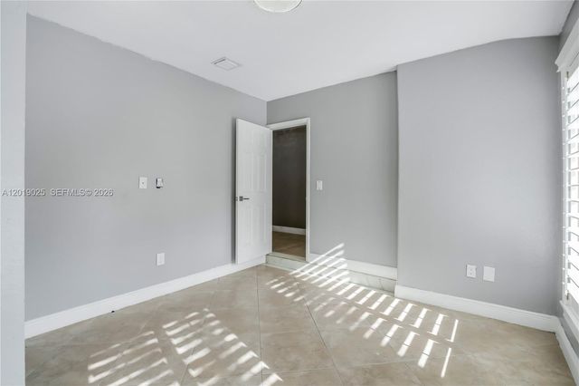 18201 SW 70th Pl, Southwest Ranches, FL 33331