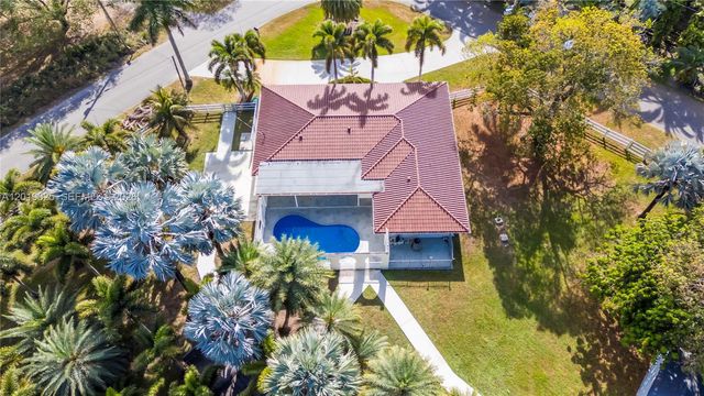 18201 SW 70th Pl, Southwest Ranches, FL 33331
