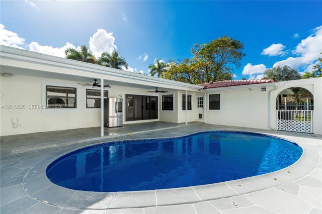 18201 SW 70th Pl, Southwest Ranches, FL 33331