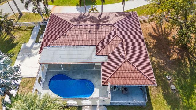 18201 SW 70th Pl, Southwest Ranches, FL 33331