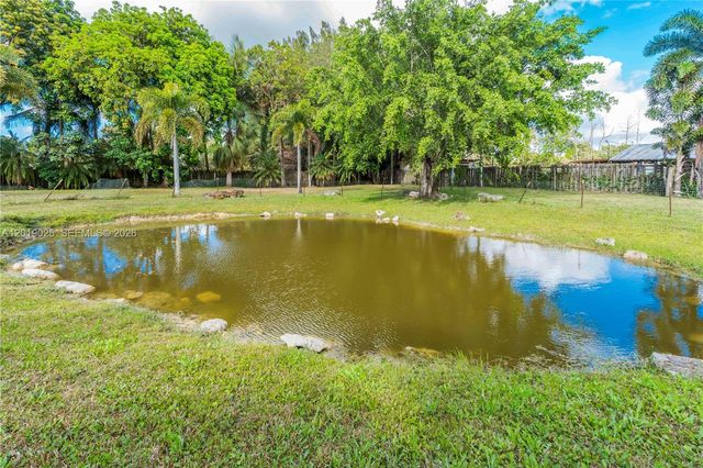 18201 SW 70th Pl, Southwest Ranches, FL 33331