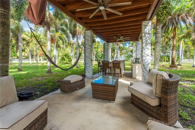 18201 SW 70th Pl, Southwest Ranches, FL 33331