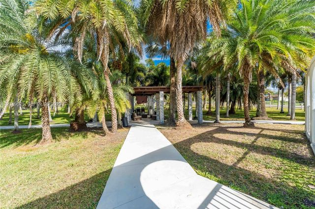 18201 SW 70th Pl, Southwest Ranches, FL 33331