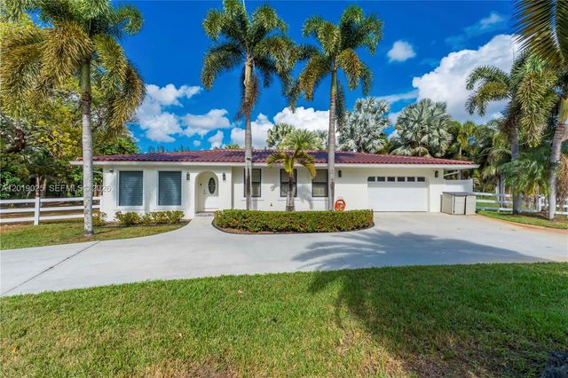 18201 SW 70th Pl, Southwest Ranches, FL 33331