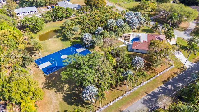 18201 SW 70th Pl, Southwest Ranches, FL 33331
