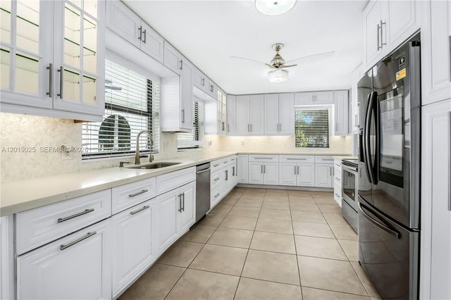 18201 SW 70th Pl, Southwest Ranches, FL 33331