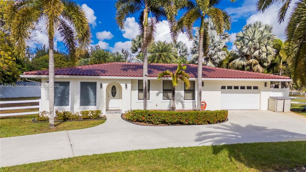 18201 SW 70th Pl, Southwest Ranches, FL 33331