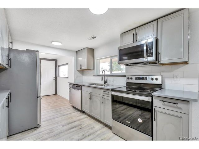1542 Yosemite St, Denver, CO 80220