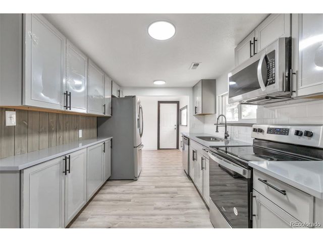 1542 Yosemite St, Denver, CO 80220