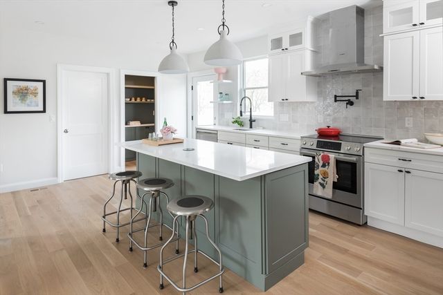 10 Gordon Rd, Arlington, MA 02474