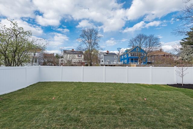 10 Gordon Rd, Arlington, MA 02474