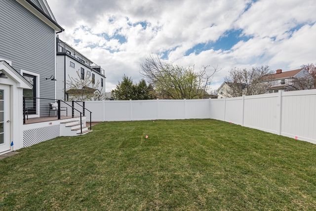 10 Gordon Rd, Arlington, MA 02474