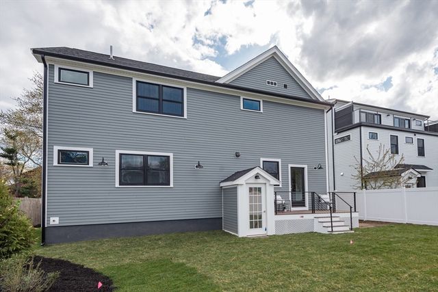 10 Gordon Rd, Arlington, MA 02474