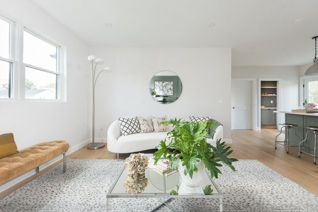 10 Gordon Rd, Arlington, MA 02474