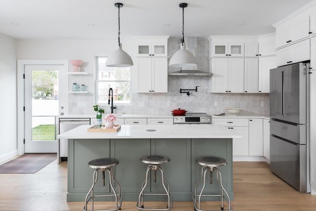 10 Gordon Rd, Arlington, MA 02474