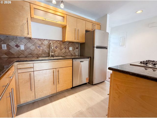122 Se 73RD Ave, Portland, OR 97215