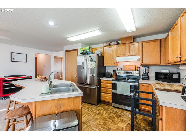 843 10TH Ct, Lafayette, OR 97127