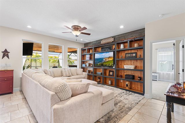 189 MAGNETA LOOP, Auburndale, FL 33823