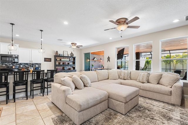 189 MAGNETA LOOP, Auburndale, FL 33823