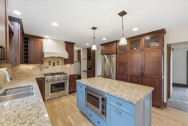 15270 Red Fox LANE, Elm Grove, WI 53122